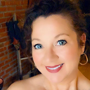 Meet your Posher, Cassandra
